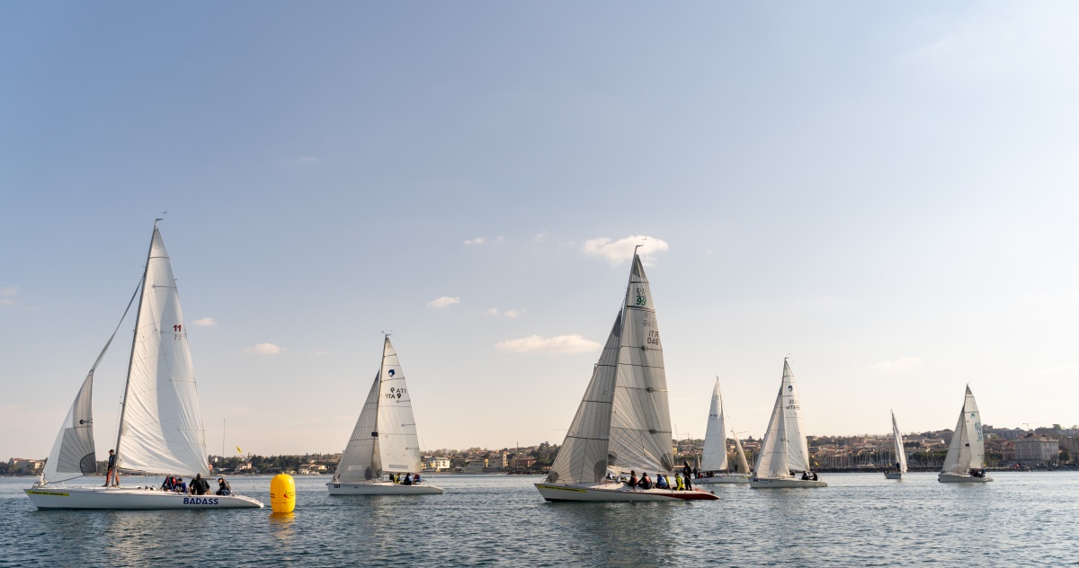 Organising summer team building: advantages and why it's the perfect season