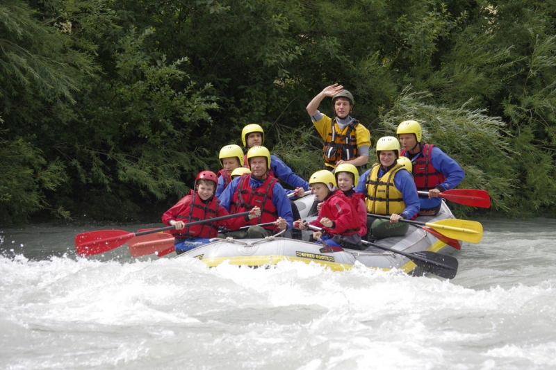 Team Building Rafting